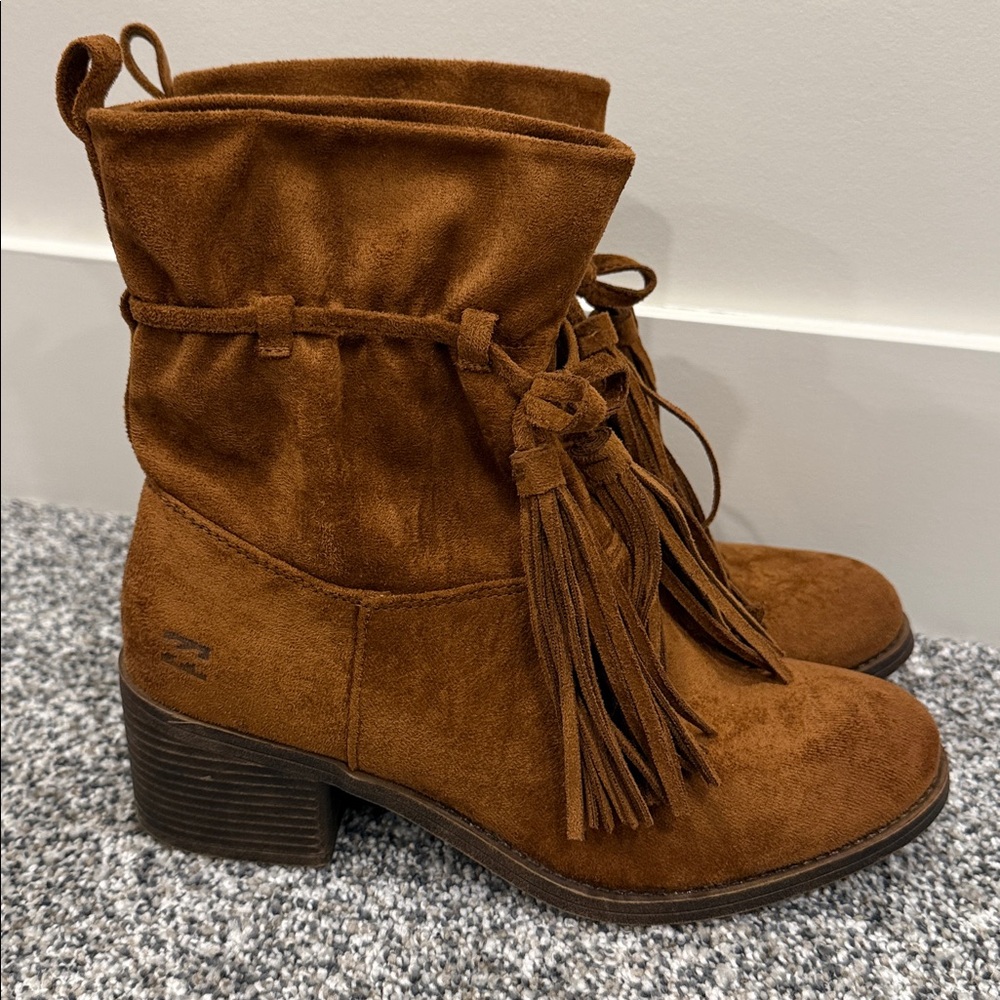 Billabong Brown Faux Suede Tassel Heeled Western Boho Pull On Boots Size 8.5
